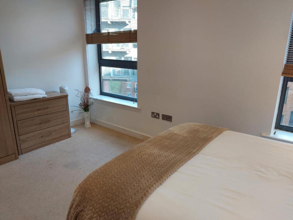 City 2 Bed, 2 Bath, Free Parking & Wifi シェフィールド エクステリア 写真